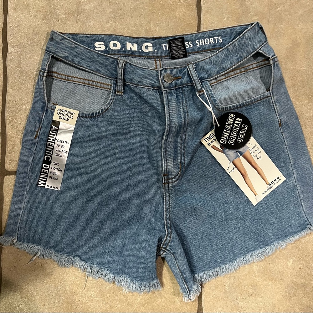 Song Timeless Retro 90s Shorts Size 29 Waist NWT